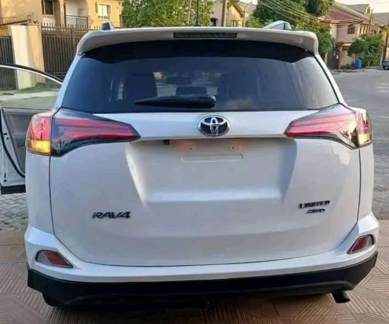 Thumbnail 3 of 2016 Toyota RAV4